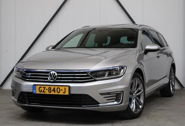 Grijs Gebruikt 2015 VW Passat Highline Stationwagen | € 9.750 (Goede deal) - Afbeelding 1/3
