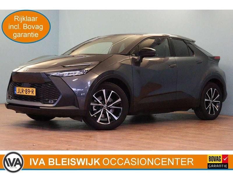 Grijs Gebruikt 2025 Toyota C-HR SUV | € 34.888 (Super prijs) - Afbeelding 1/3