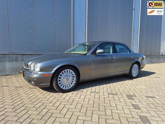 Grijs Gebruikt 2005 Jaguar XJ Sedan | € 19.750 (Eerlijke prijs) - Afbeelding 1/4