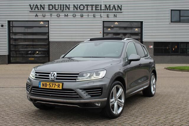 Grijs, metallic lak Gebruikt 2017 VW Touareg R-line SUV | € 31.950 (Duur) - Afbeelding 1/4