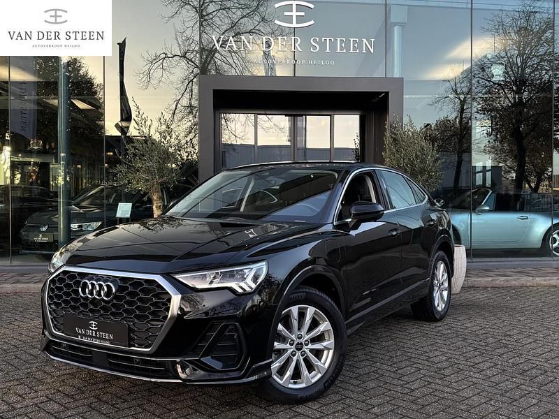 Zwart Occasion 2023 Audi Q3 SUV | € 34.950 - Afbeelding 1/4