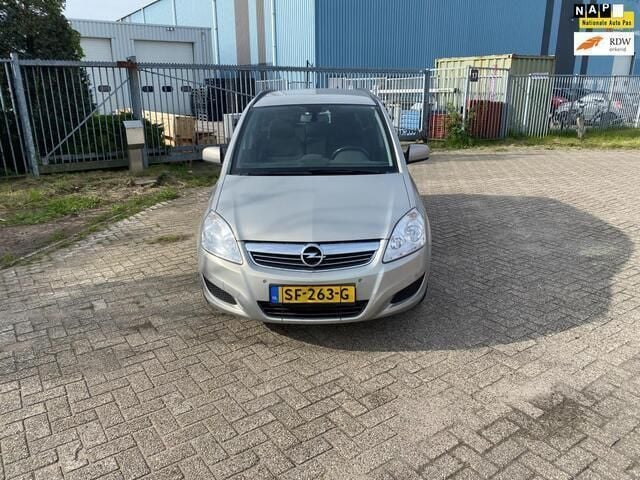 Grijs Gebruikt 2010 Opel Zafira Selection MPV | € 2.899 (Eerlijke prijs) - Afbeelding 1/4