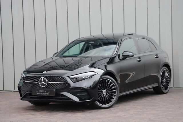 Zwart Gebruikt 2023 Mercedes A250 AMG Hatchback | € 41.950 - Afbeelding 1/4