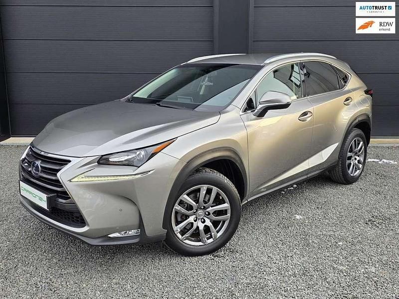 Grijs Occasion 2015 Lexus NX300h SUV | € 20.940 (Eerlijke prijs) - Afbeelding 1/4