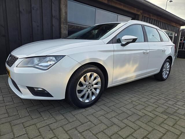 Wit Occasion 2015 Seat Leon ST Ecomotive Stationwagen | € 5.395 (Goede deal) - Afbeelding 1/4