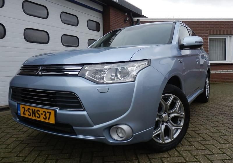 Blauw Gebruikt 2013 Mitsubishi Outlander P-HEV Intense+ SUV | € 12.200 (Iets duurder) - Afbeelding 1/4
