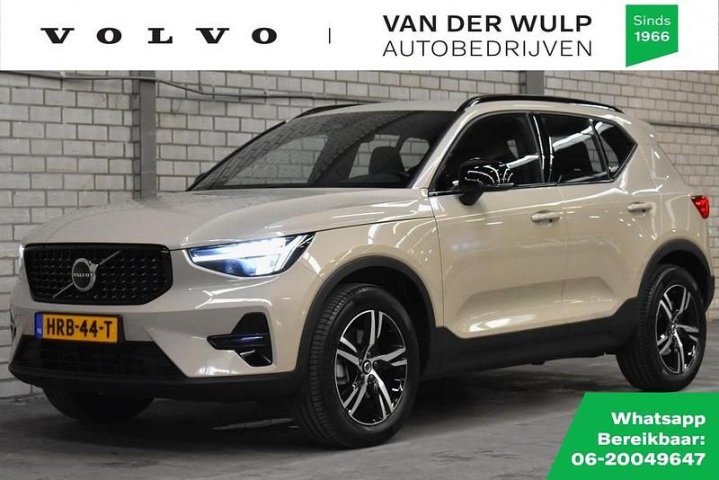 Bruin Gebruikt 2025 Volvo XC40 Plus SUV | € 46.950 (Eerlijke prijs) - Afbeelding 1/4