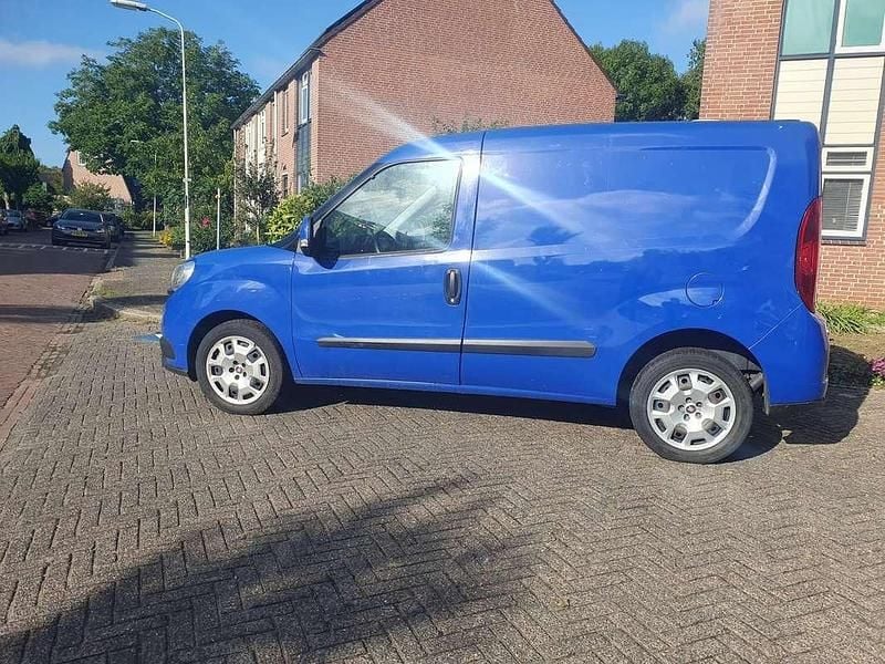 Blauw Gebruikt 2015 Fiat Doblò MPV | € 6.500 - Afbeelding 1/4