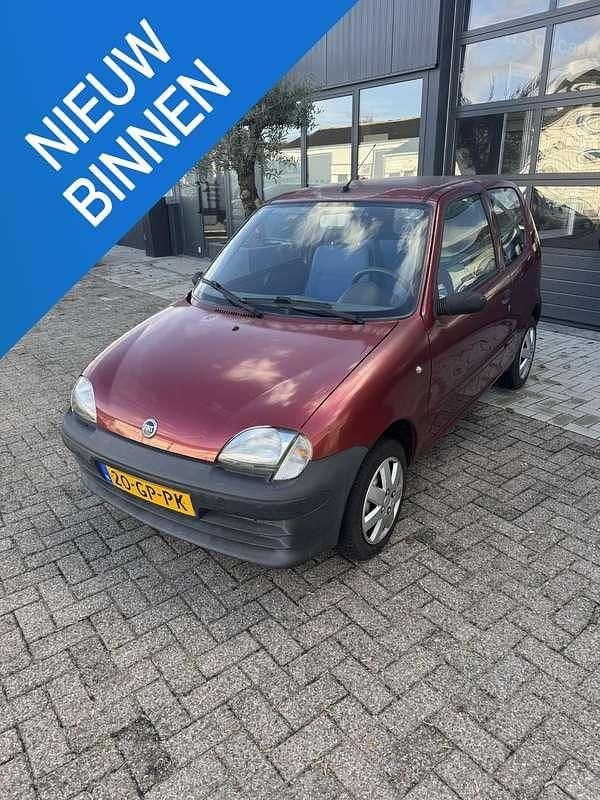 Rood Gebruikt 2001 Fiat Seicento S Hatchback | € 1.150 (Iets duurder) - Afbeelding 1/4