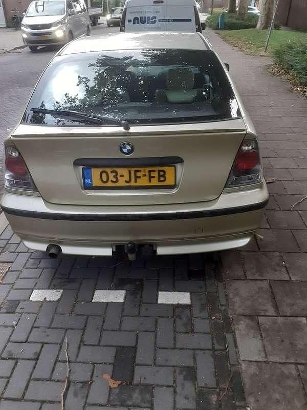 Goud Gebruikt 2002 BMW 316 Compact Executive Hatchback | € 1.250 (Super prijs) - Afbeelding 1/4