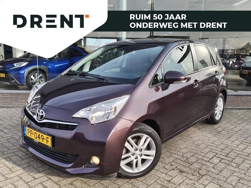 Paars Occasion 2017 Toyota Verso-S MPV | € 11.495 (Eerlijke prijs) - Afbeelding 1/4