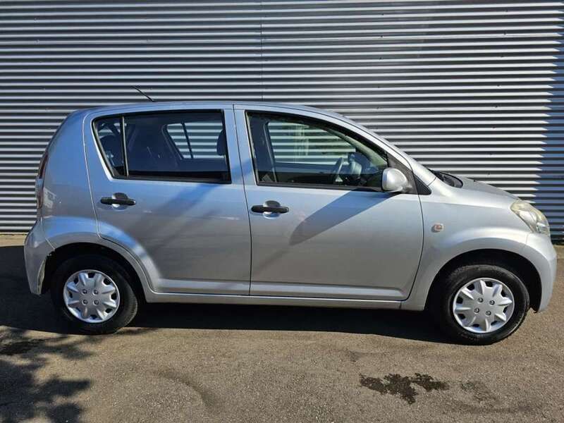 Grijs Gebruikt 2006 Daihatsu Sirion Hatchback | € 2.450 (Eerlijke prijs) - Afbeelding 1/4