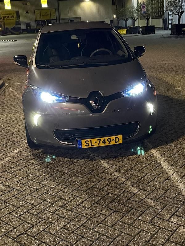Grijs Occasion 2018 Renault Zoe Bose Edition Hatchback | € 7.250 (Goede deal) - Afbeelding 1/4