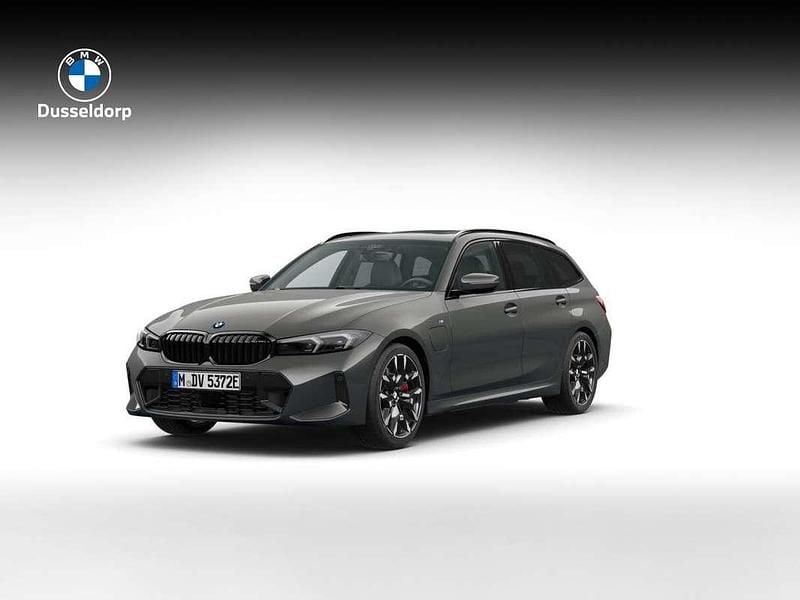 Grijs Nieuw 2025 BMW 330e M Sport Stationwagen | € 75.961 (Iets duurder) - Afbeelding 1/4
