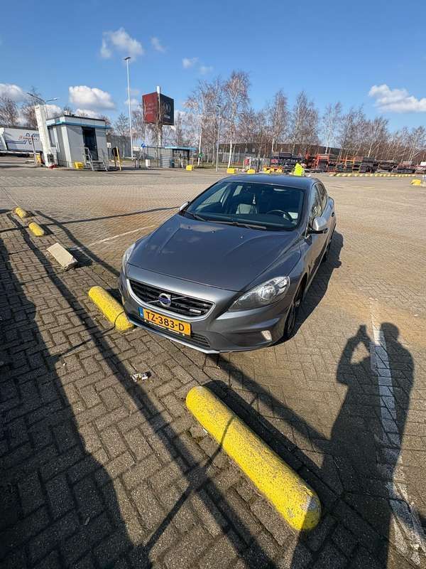 Grijs Gebruikt 2015 Volvo V40 Summum Stationwagen | € 6.500 (Eerlijke prijs) - Afbeelding 1/4