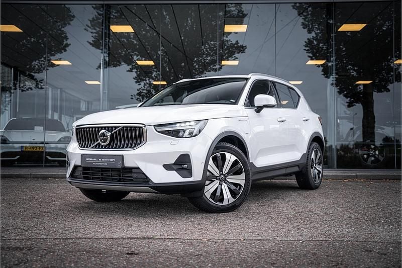 Wit Gebruikt 2023 Volvo XC40 Plus SUV | € 42.845 (Duur) - Afbeelding 1/4