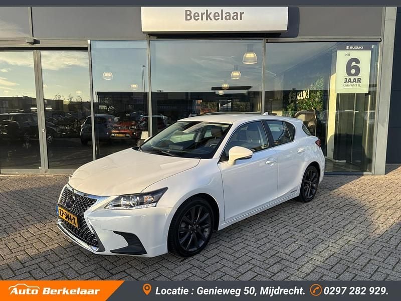 Wit Occasion 2019 Lexus CT200h Hatchback | € 19.340 (Eerlijke prijs) - Afbeelding 1/4