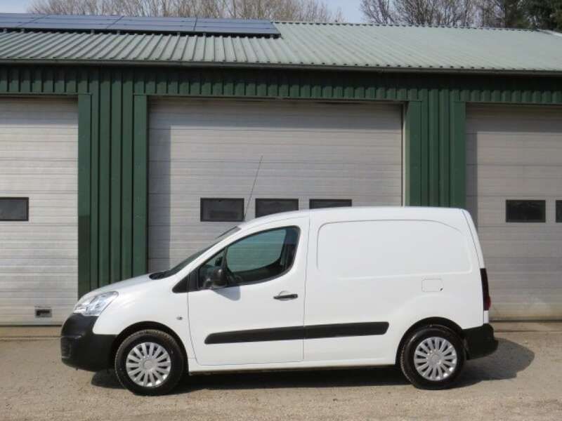 Wit Gebruikt 2015 Peugeot Partner MPV | € 4.950 (Eerlijke prijs) - Afbeelding 1/4