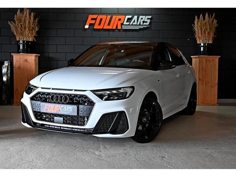 Wit Gebruikt 2024 Audi A1 Hatchback | € 32.990 (Iets duurder) - Afbeelding 1/4
