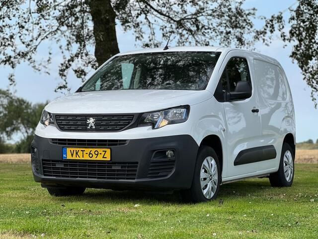 Wit Gebruikt 2021 Peugeot Partner Premium Van | € 12.690 (Eerlijke prijs) - Afbeelding 1/4