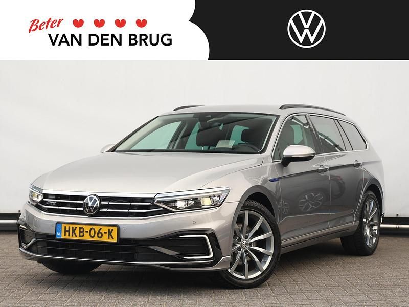 Grijs Gebruikt 2022 VW Passat Business Stationwagen | € 29.795 (Eerlijke prijs) - Afbeelding 1/4