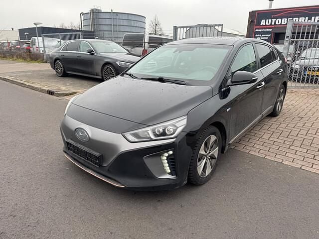 Zwart Occasion 2018 Hyundai Ioniq Premium Hatchback | € 6.950 (Goede deal) - Afbeelding 1/4