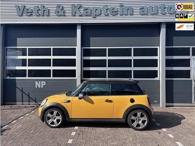 Geel Gebruikt 2007 Mini ONE Hatchback | € 3.750 (Eerlijke prijs) - Afbeelding 1/4