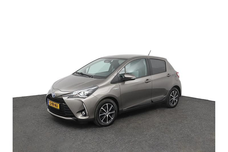 Grijs Gebruikt 2018 Toyota Yaris Hybrid Design Hatchback | € 16.950 (Eerlijke prijs) - Afbeelding 1/1
