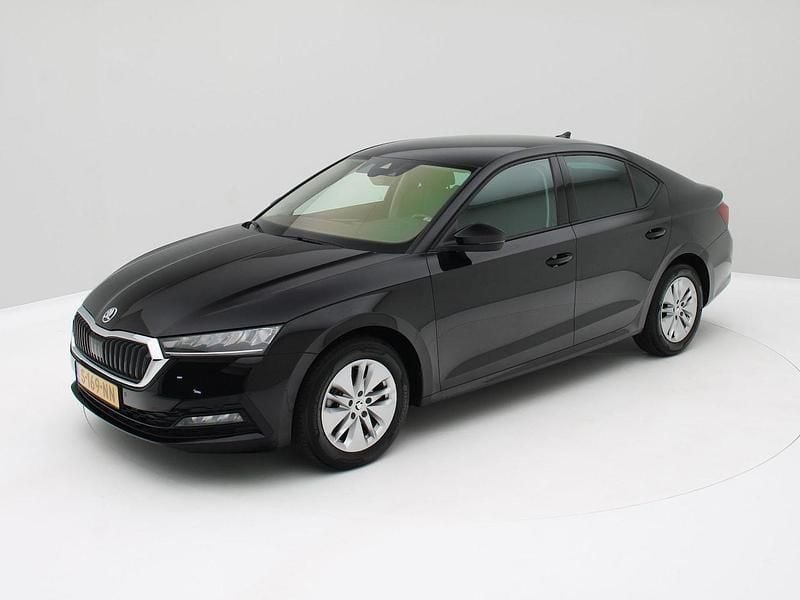 Zwart Occasion 2023 Skoda Octavia Business Line Hatchback | € 22.950 (Eerlijke prijs) - Afbeelding 1/4