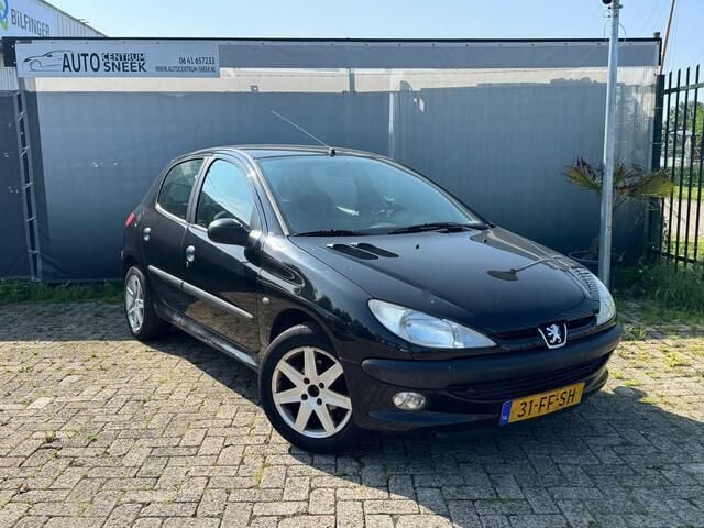Zwart Gebruikt 2000 Peugeot 206 | € 1.249 (Eerlijke prijs) - Afbeelding 1/4