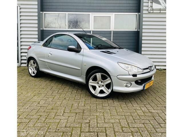Grijs Gebruikt 2005 Peugeot 206 CC Cabriolet | € 1.499 (Eerlijke prijs) - Afbeelding 1/4