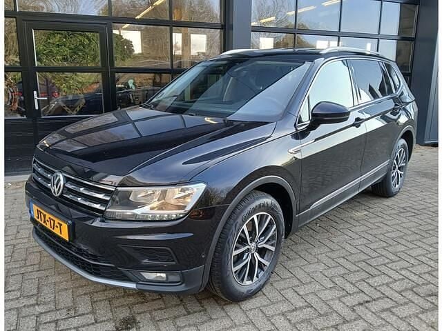 Zwart Occasion 2018 VW Tiguan Allspace Highline SUV | € 23.950 (Goede deal) - Afbeelding 1/4