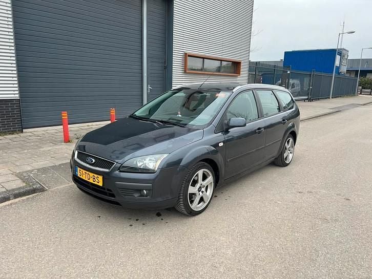 Occasion Ford Focus Futura 101 PK (74 kW) 2006 Grijs Stationwagen