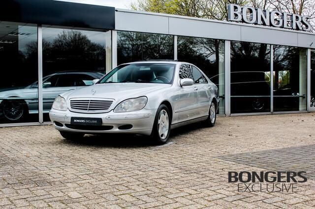 Grijs, metallic lak Gebruikt 2001 Mercedes S600 Sedan | € 9.999 (Super prijs) - Afbeelding 1/4