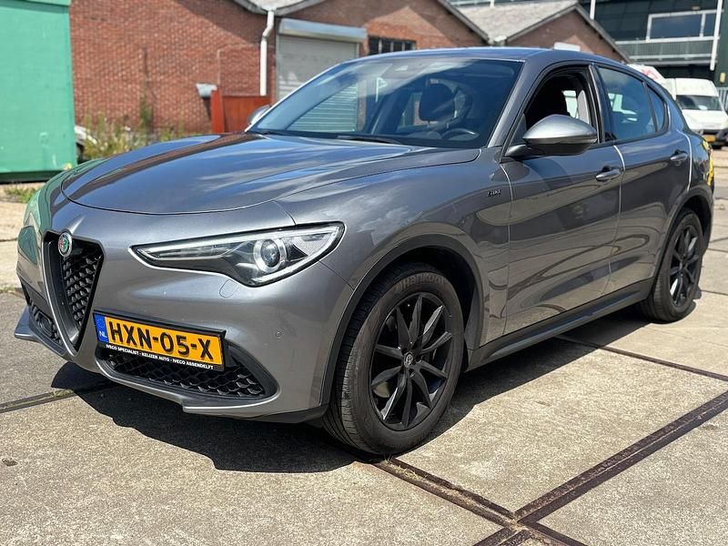 Grijs (parellak) Gebruikt 2021 Alfa Romeo Stelvio Sprint SUV | € 27.900 - Afbeelding 1/4