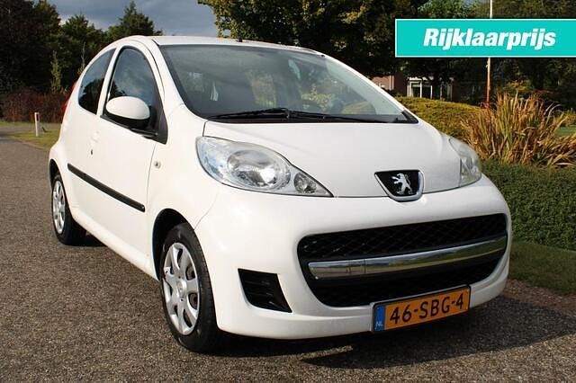 Wit Gebruikt 2011 Peugeot 107 Premium Hatchback | € 3.850 (Iets duurder) - Afbeelding 1/4