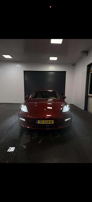 Rood Gebruikt 2010 Porsche Panamera Sport Sedan | € 34.945 (Iets duurder) - Afbeelding 1/4