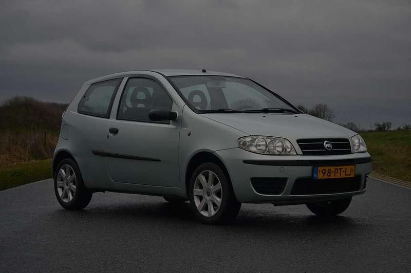 Groen Occasion 2004 Fiat Punto Dynamic Hatchback | € 1.450 (Iets duurder) - Afbeelding 1/4