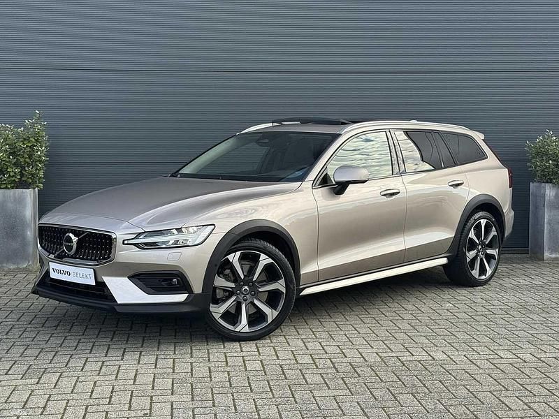 Grijs Gebruikt 2022 Volvo V60 CC Ultimate Stationwagen | € 47.900 (Duur) - Afbeelding 1/4