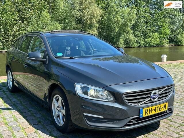 Grijs Gebruikt 2016 Volvo V60 Ocean Race Stationwagen | € 9.999 (Eerlijke prijs) - Afbeelding 1/4