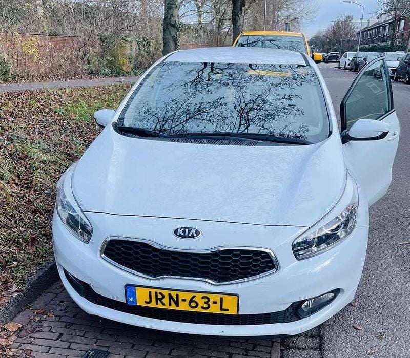 Wit Gebruikt 2014 Kia Ceed Hatchback | € 10.500 - Afbeelding 1/4