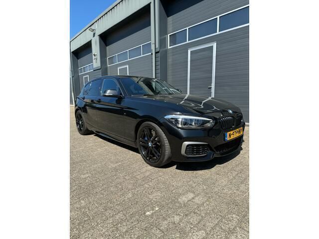 Zwart Gebruikt 2018 BMW M140 M Sport Sedan | € 36.750 (Iets duurder) - Afbeelding 1/4