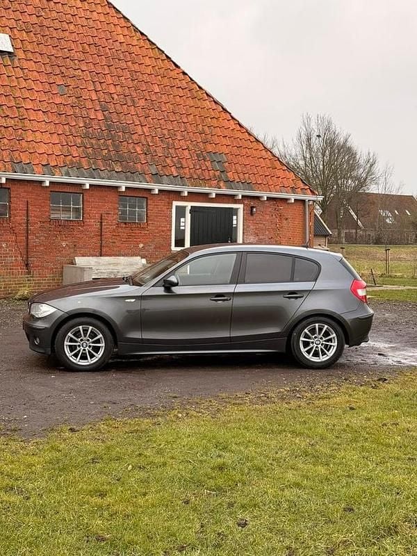 Occasion BMW 118 129 PK (94 kW) 2005 Grijs Hatchback