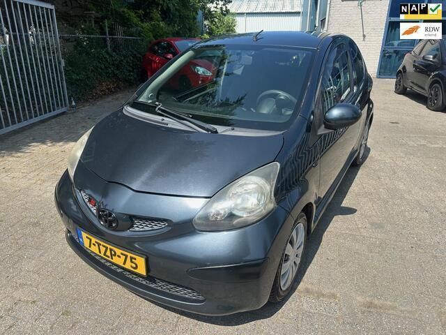 Grijs Gebruikt 2006 Toyota Aygo Hatchback | € 1.999 (Eerlijke prijs) - Afbeelding 1/4