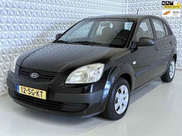 Zwart Gebruikt 2006 Kia Rio Hatchback | € 999 - Afbeelding 1/4