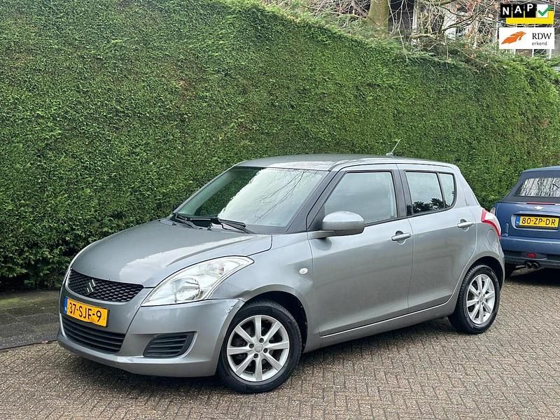 Grijs (metallic) Occasion 2011 Suzuki Swift Comfort Hatchback | € 3.000 (Goede deal) - Afbeelding 1/4