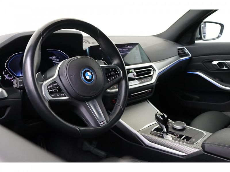 Donington grau (grijs metallic) Gebruikt 2022 BMW 320e Executive Sedan | € 37.950 (Eerlijke prijs) - Afbeelding 1/1