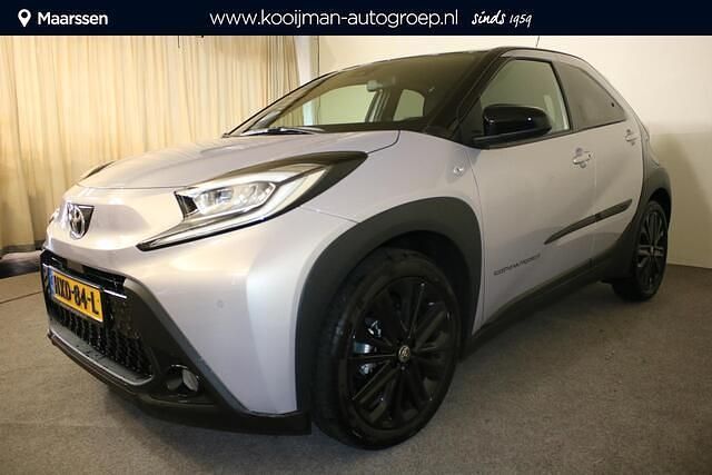 Zilver Gebruikt 2025 Toyota Aygo X SUV | € 25.499 - Afbeelding 1/4