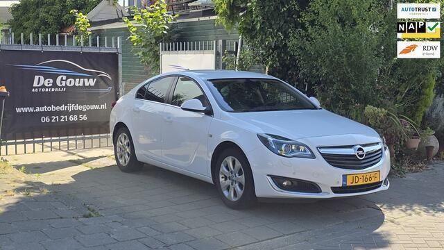 Wit Gebruikt 2016 Opel Insignia Business Hatchback | € 12.449 (Duur) - Afbeelding 1/4