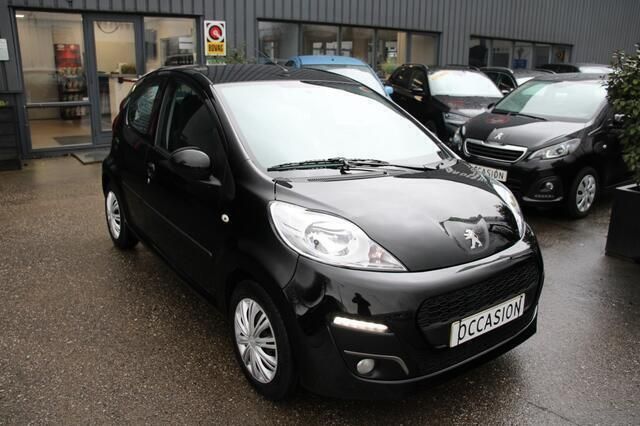 Zwart, metallic lak Gebruikt 2013 Peugeot 107 Active Hatchback | € 5.950 (Eerlijke prijs) - Afbeelding 1/4